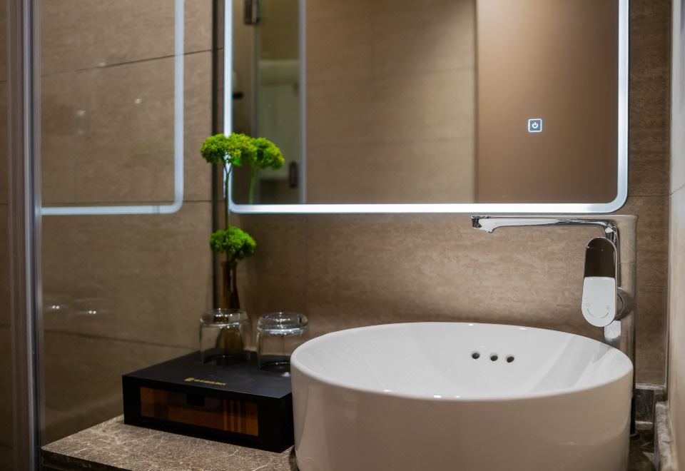 Business Queen Room