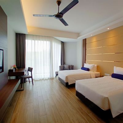 Deluxe Twin Room (Partial Sea View)