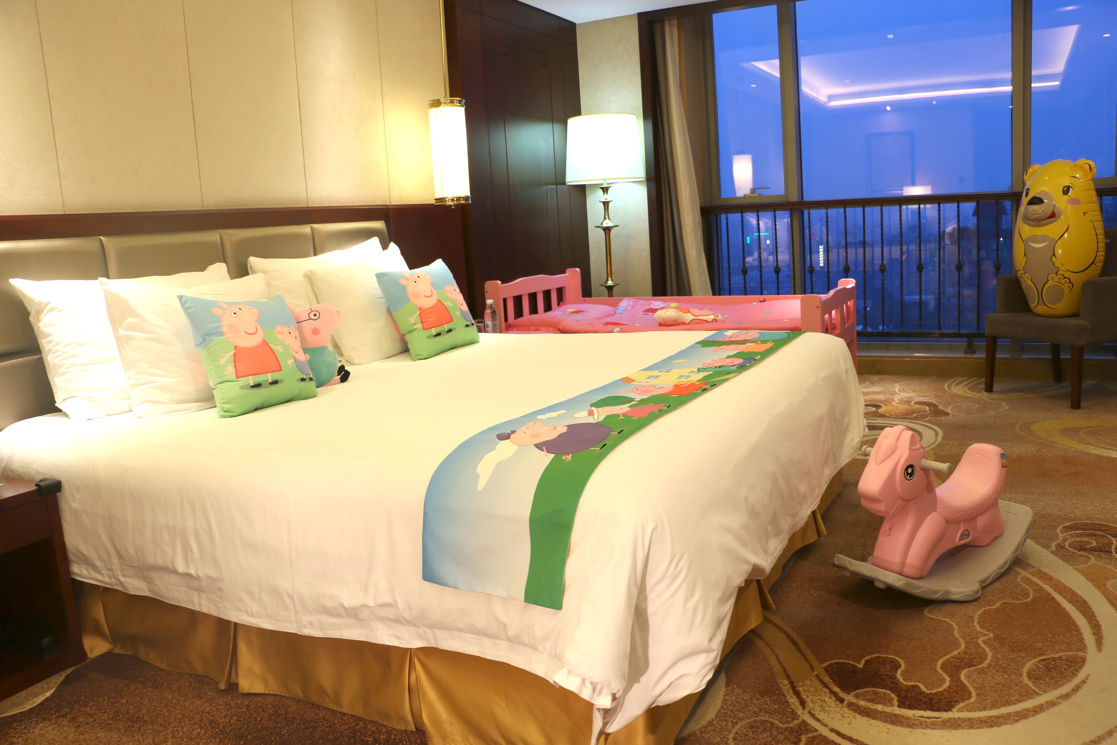 行政家庭亲子房