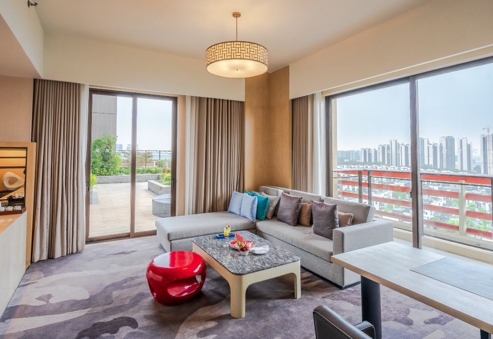 Four Points By Sheraton Guangdong Heshan FangyuanGarden View Suite With Terrace