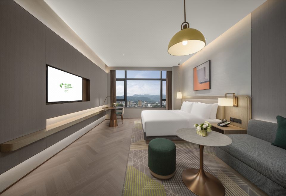 高级溪景大床房