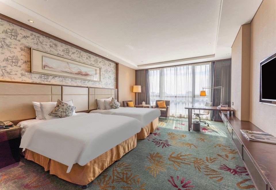 Business Lake View Twin Room (High Floor Unobstructed Lake View)
