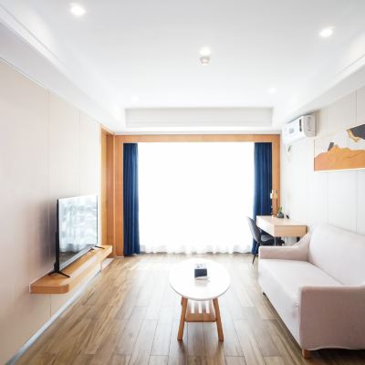 IMAX影音·行政套房「獨立客廳+會客休閑+廚房冰箱洗衣機」 漫麗·影院酒店（海口日月廣場店）優惠