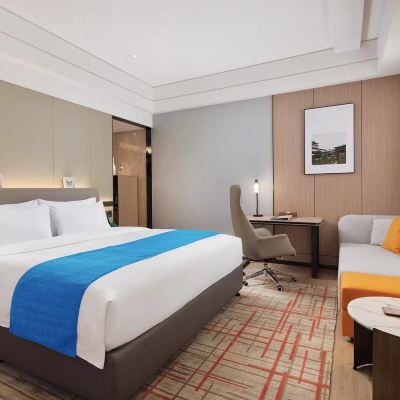 雲尚江景大床房 東方鳳凰飯店（中山燈都古鎮華藝廣場店）優惠