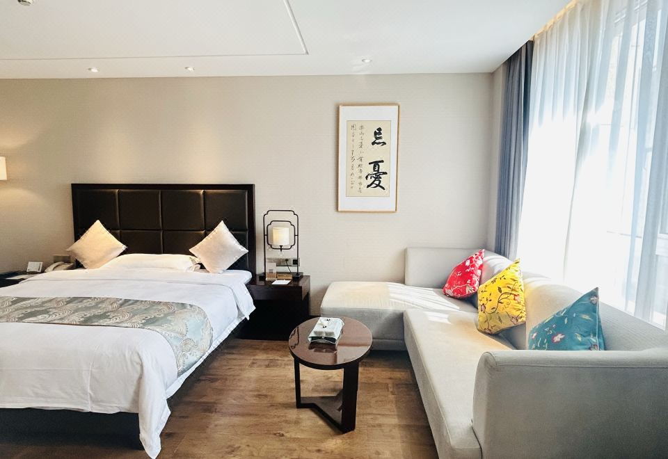 拈花精品大床房（L型4人沙發+詩意空間）