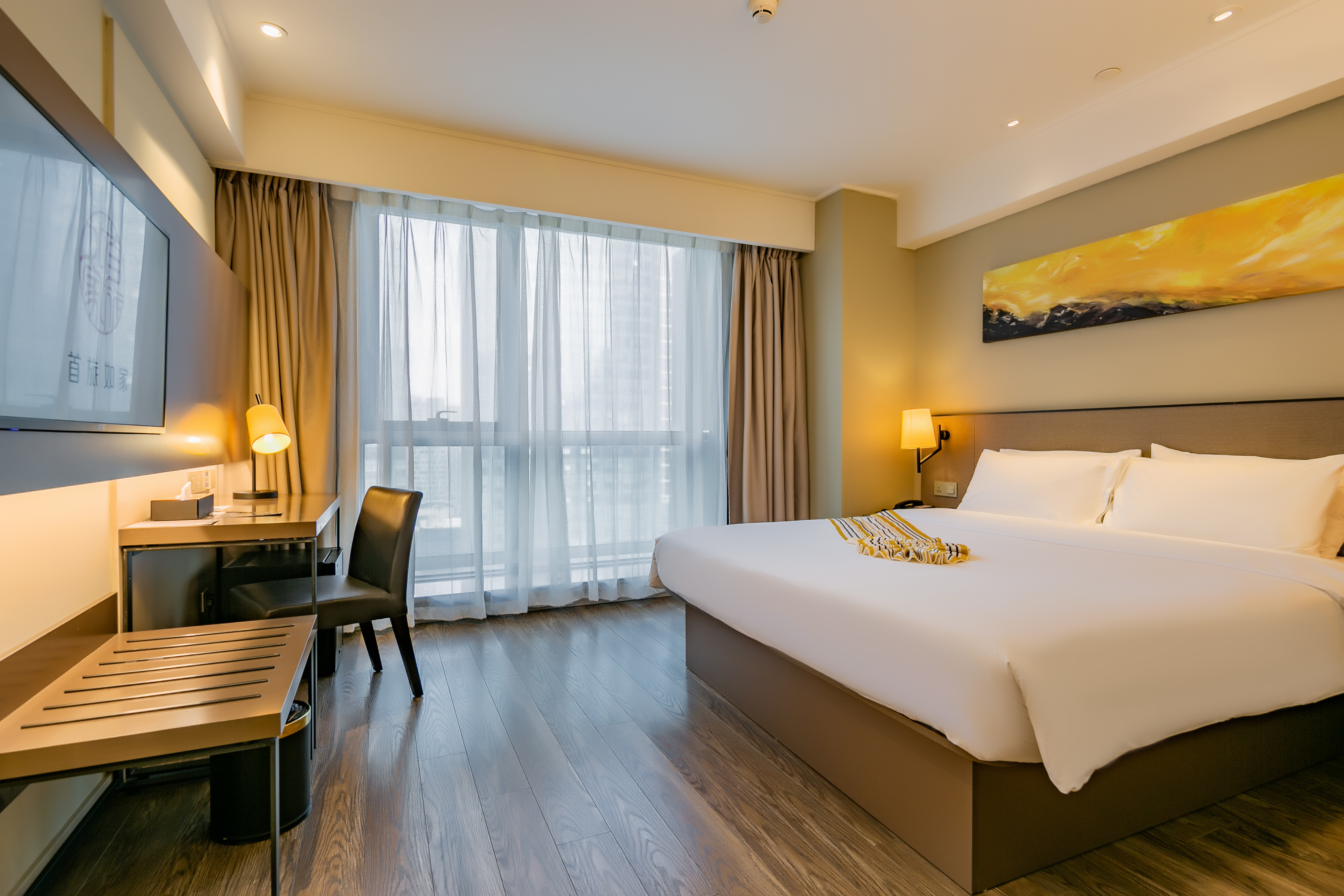 商务大床房（徕芬吹风机+品牌床垫+办公桌）