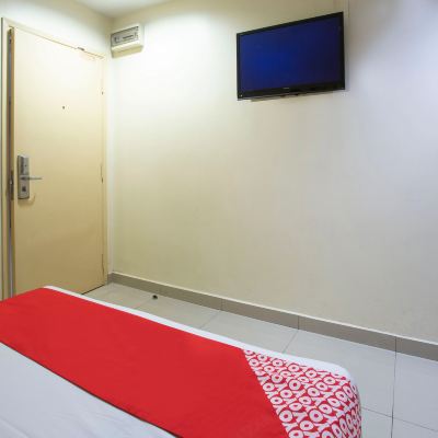 Standard Double Room Kupon OYO 89966 Green World Hotel @ Seri Putra