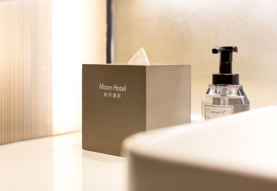 悦享静谧大床房（梦百合零压床垫+智能客控+无痕投屏）