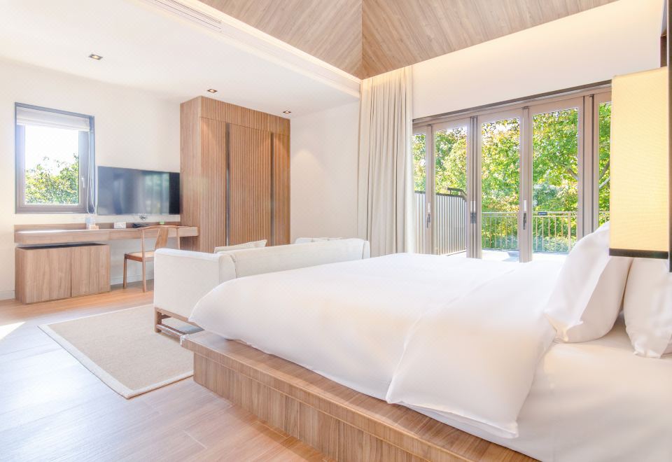 Shanshui Villa HotelShuiyin Villa Deluxe Suite (Designer Crafted)