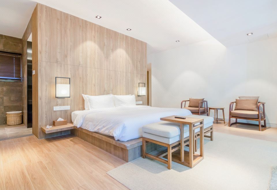 Shanshui Villa HotelShuiyin Villa Deluxe Double Bed Room (Designer Crafted)