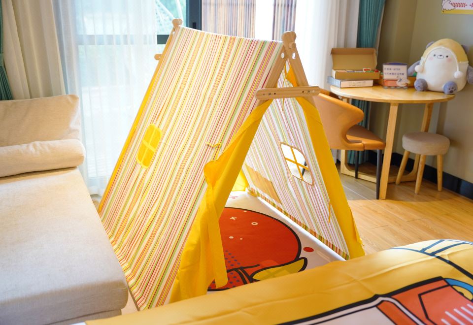 庭院湖景家庭房