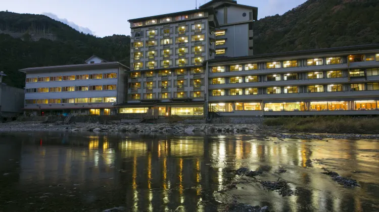 山水館 川湯みどりや 外観