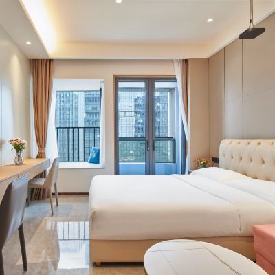 漫漫投影大床房（城景+陽台+洗烘一體機） 錦鯉公寓（深圳南山前海店）優惠