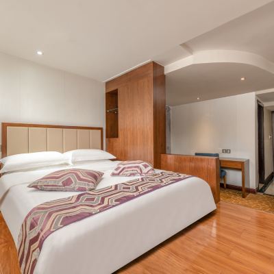 品閑行政大床房 水雲天酒店（貴陽大十字甲秀樓店）優惠