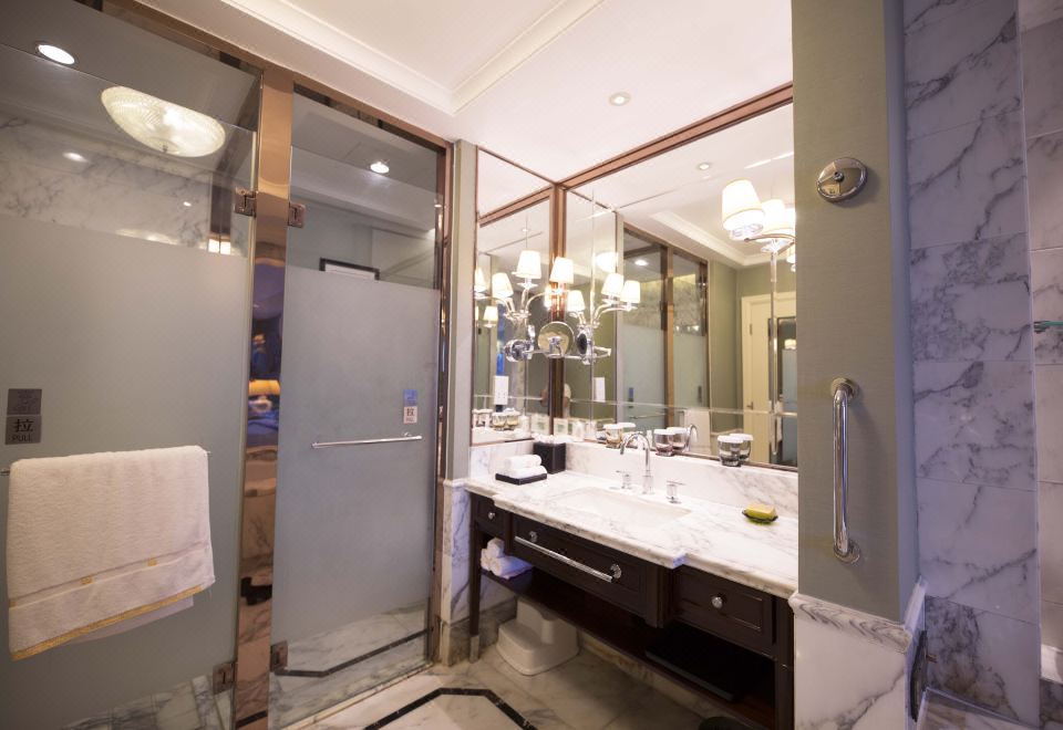 SeaView Garden Hotel QingdaoThemed Family Room - Sea-View (Balcony)