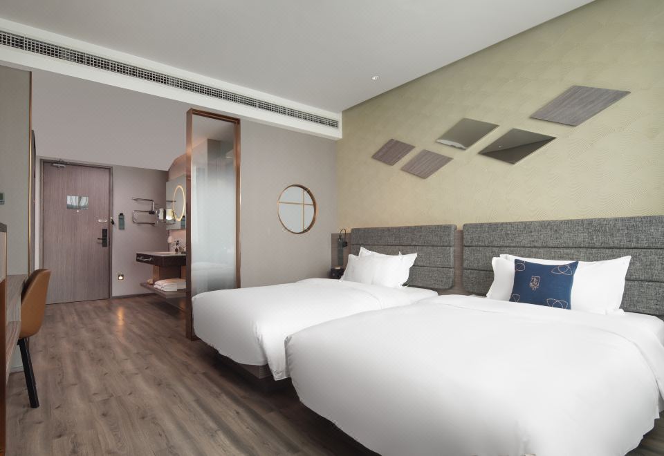 雅致双床房（加热毛巾杆+小冰箱+智能镜）