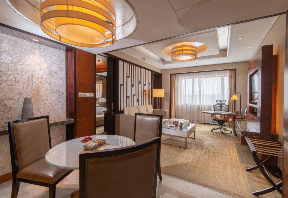 Grand Pacific HotelBusiness Suite