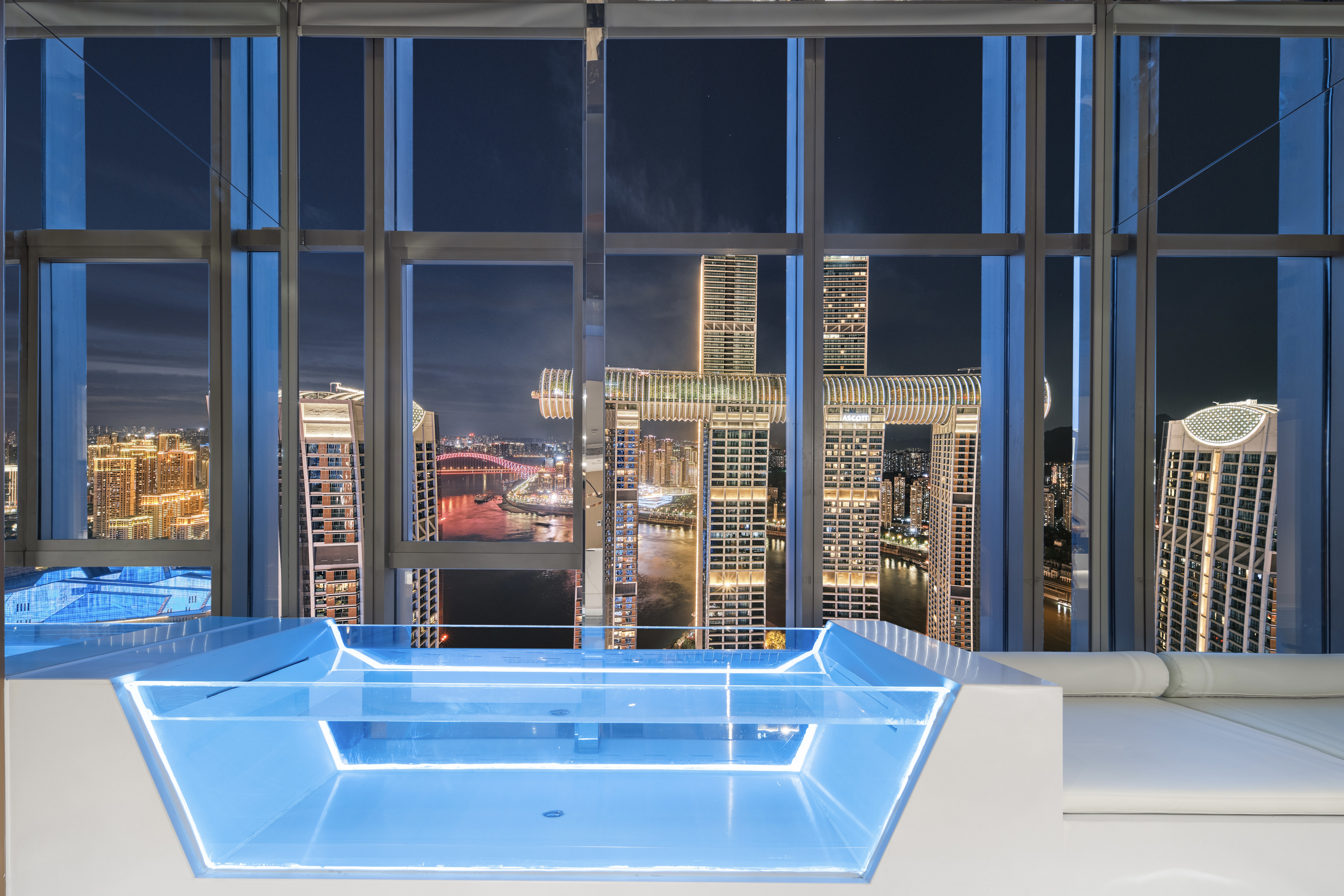 水晶横廊江景汤池跃层套房