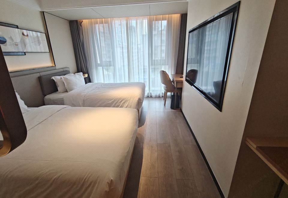 设计师尊享双床房（智能客控+落地大窗+遮光窗帘）