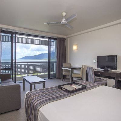 Queen Room with Ocean View Rydges Esplanade Resort Cairns Promo Code
