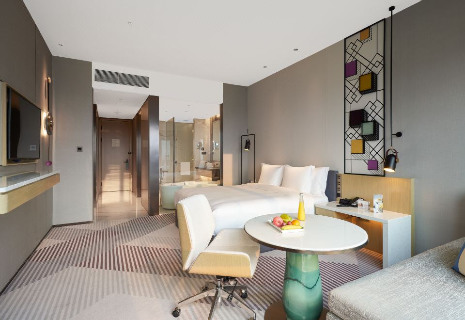 高級湖景大床房