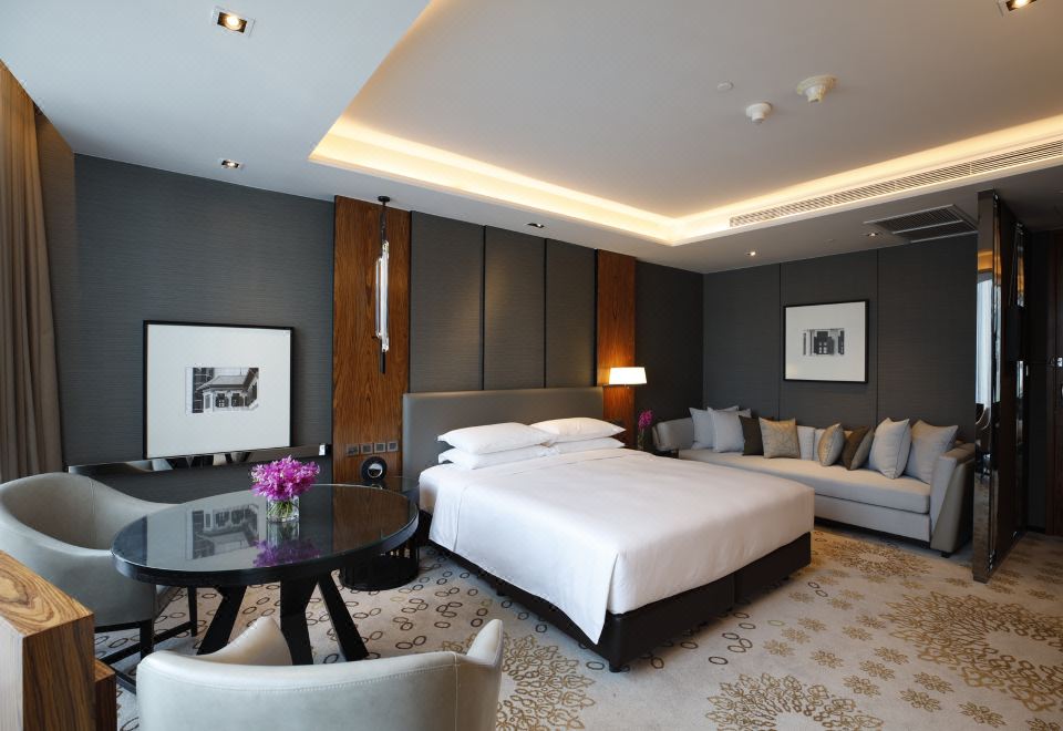 Hyatt Regency Bangkok Sukhumvit1 King Bed Deluxe