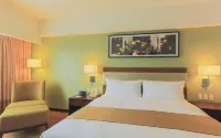 Holiday Inn & Suites MAKATI by IHG