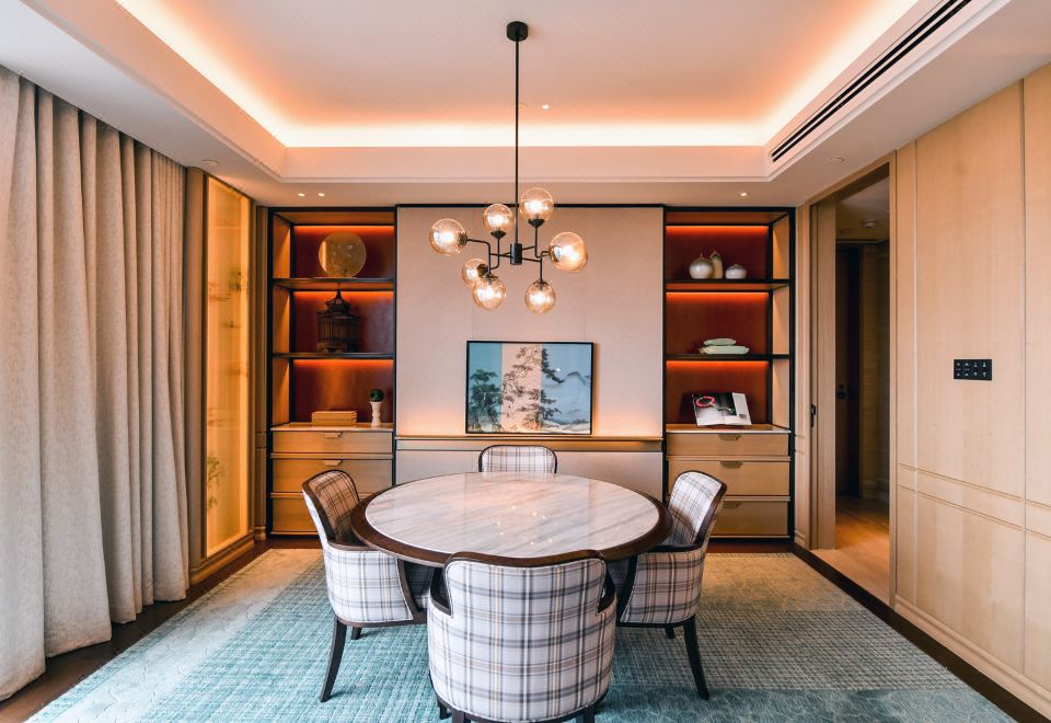 柏悦行政湖景露台套房