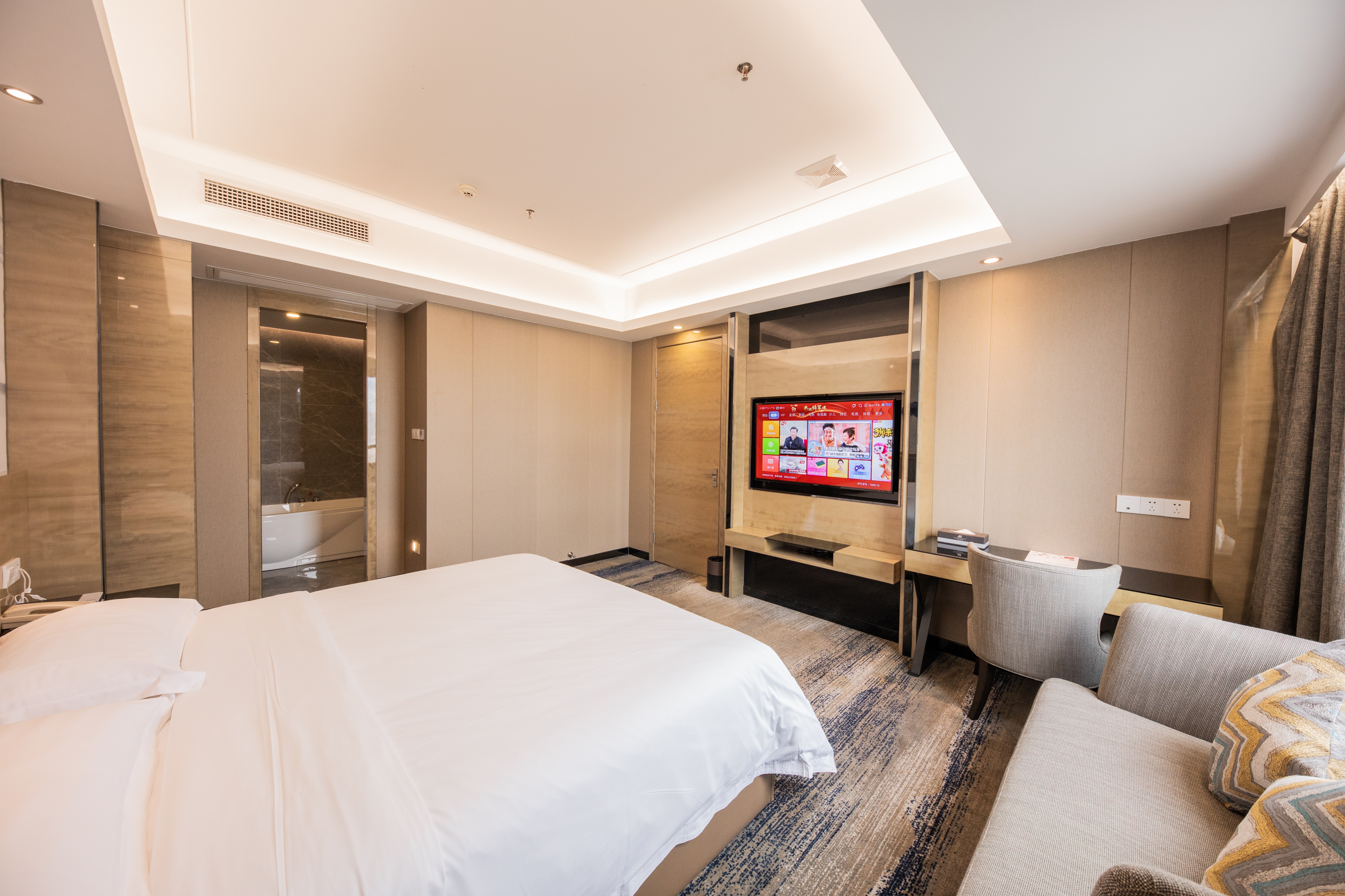 伯爵套房（高空眺望+览江悦城+一厅两房三床三衞）