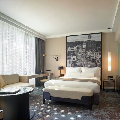 King Studio Kupon Hotel Stripes Kuala Lumpur, Autograph Collection