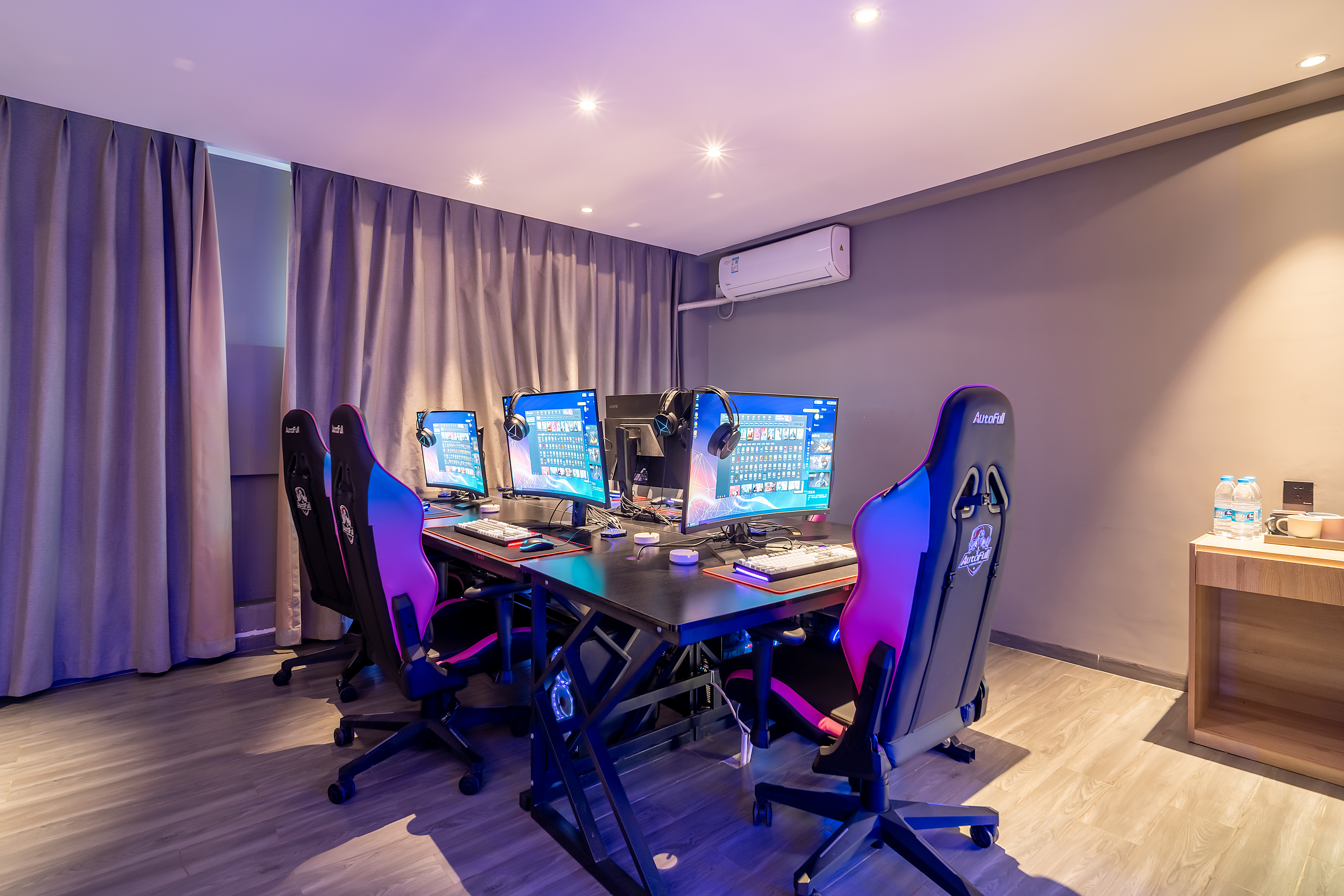 开黑五人间-[5台电脑+RTX3060显卡+i5-10700F处理器+16G内存+2K曲面屏+机械键鼠]+桌子