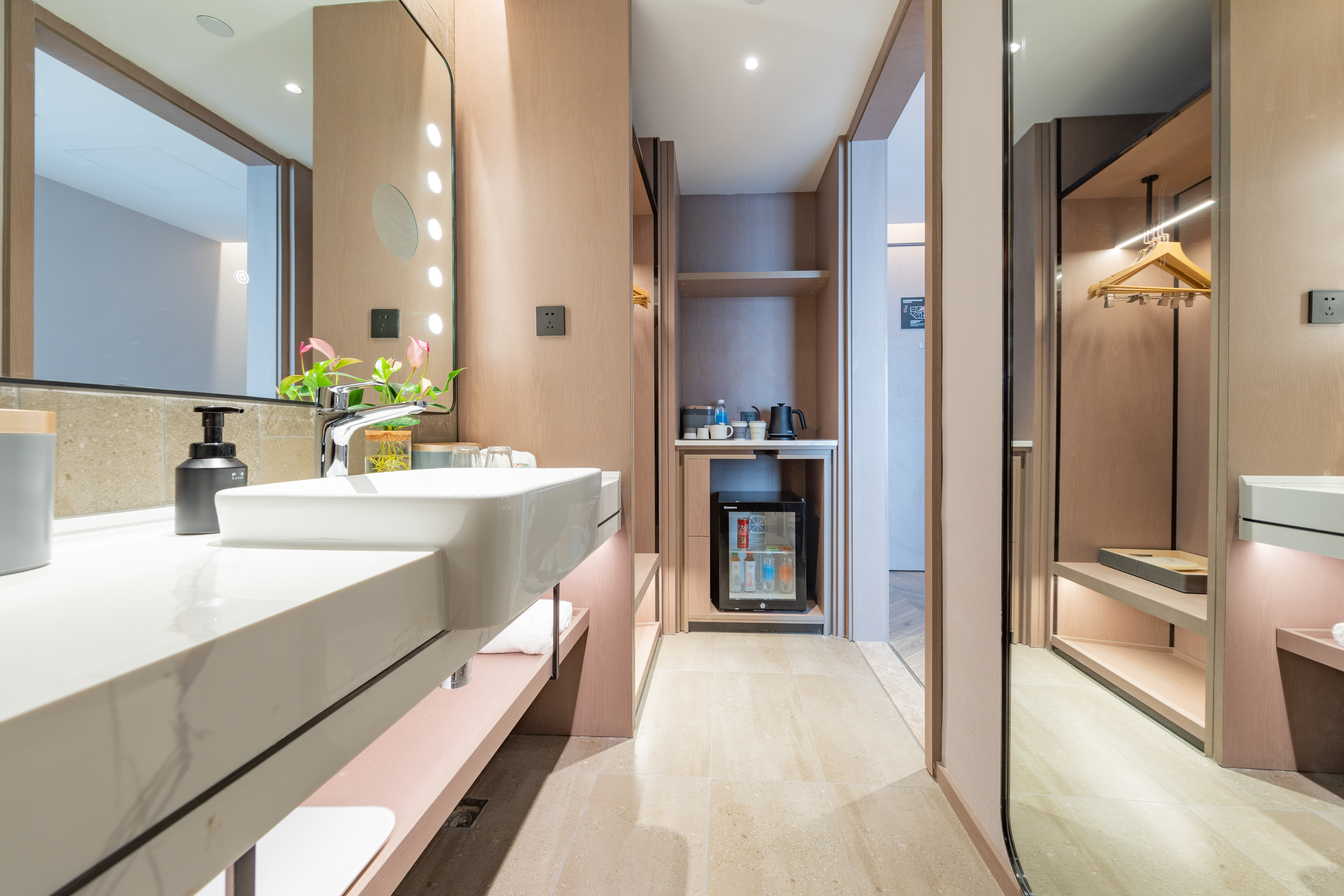 行政大床房（小冰箱-徕芬吹风机-投屏电视）