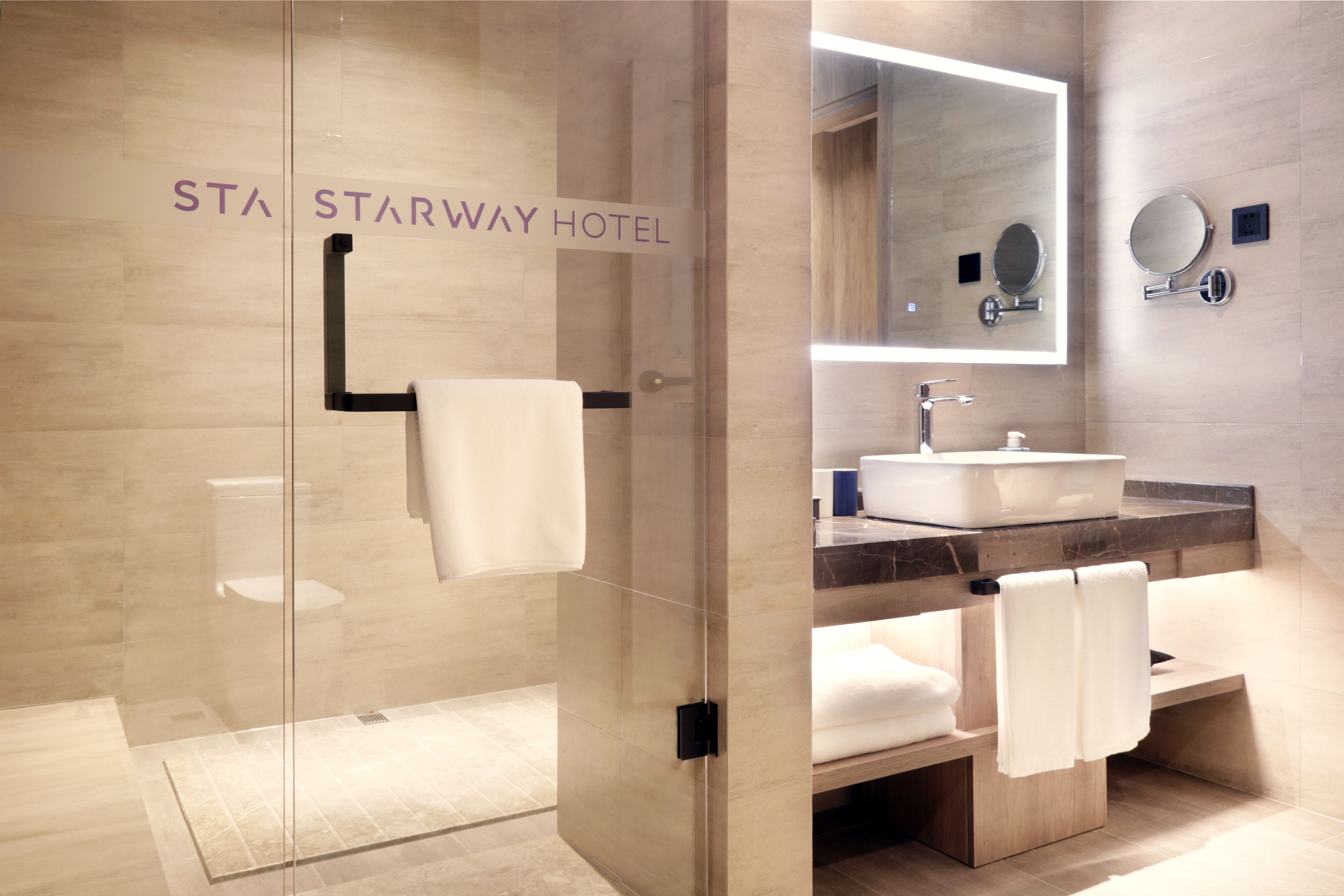 豪华大床房（落地大窗）