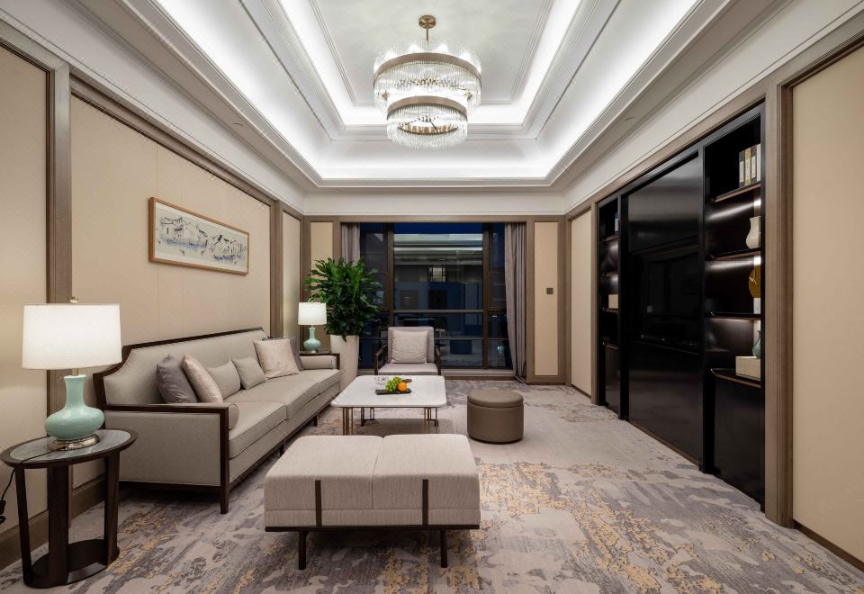 玉蘭苑行政湖景套房