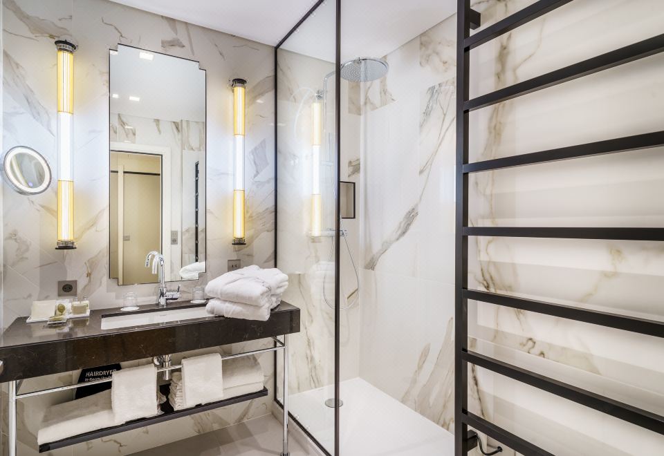 Fraser Suites le Claridge Champs-ElyséesOne Bedroom Premier Suite