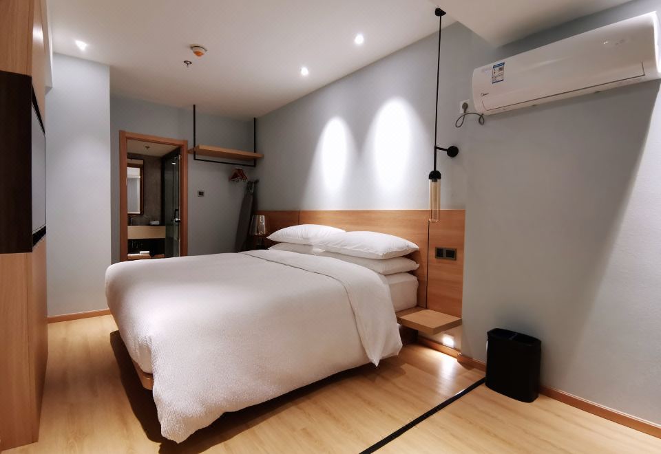 Fairfield by Marriott Shanghai Pudong CentralLoft Apartment Double Bed Room [Loft Structure + Private Residence]