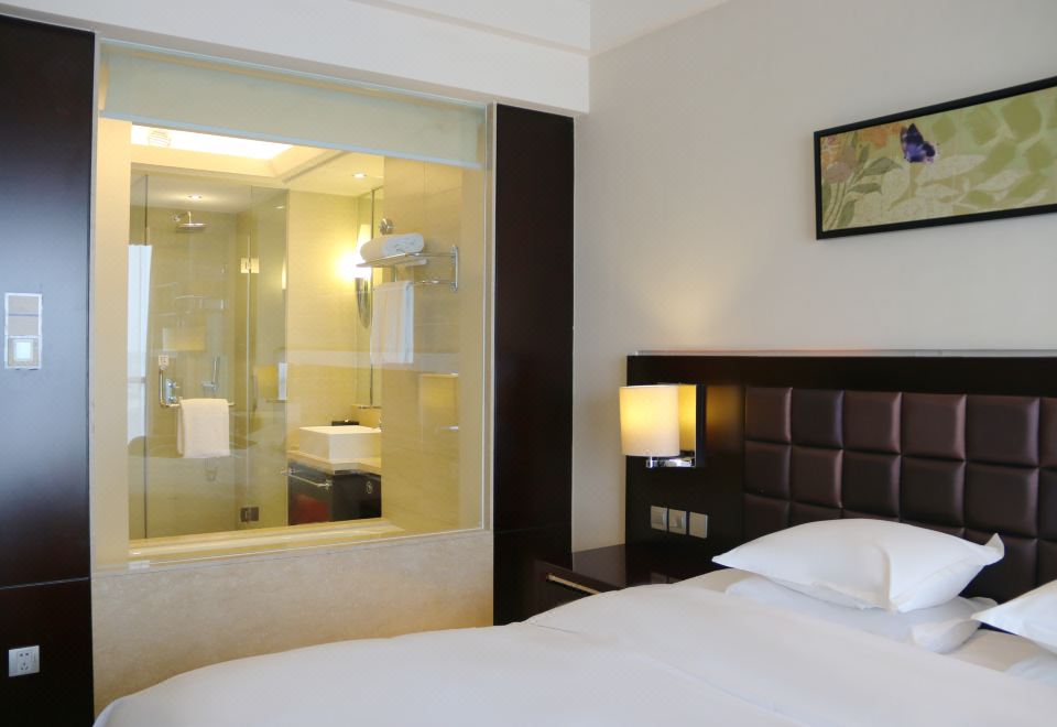 The QUBE Hotel Shanghai PudongExecutive Queen Room