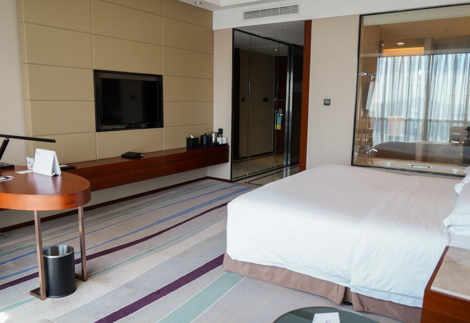 皇冠高級城景大床房