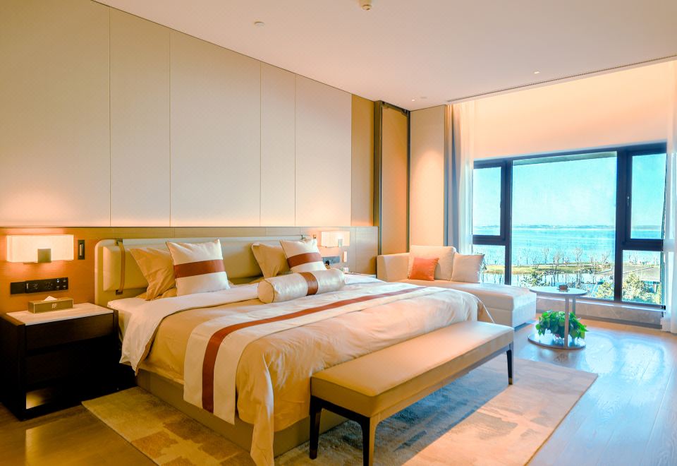 行政套房-270o观漳泽湖旖旎风光