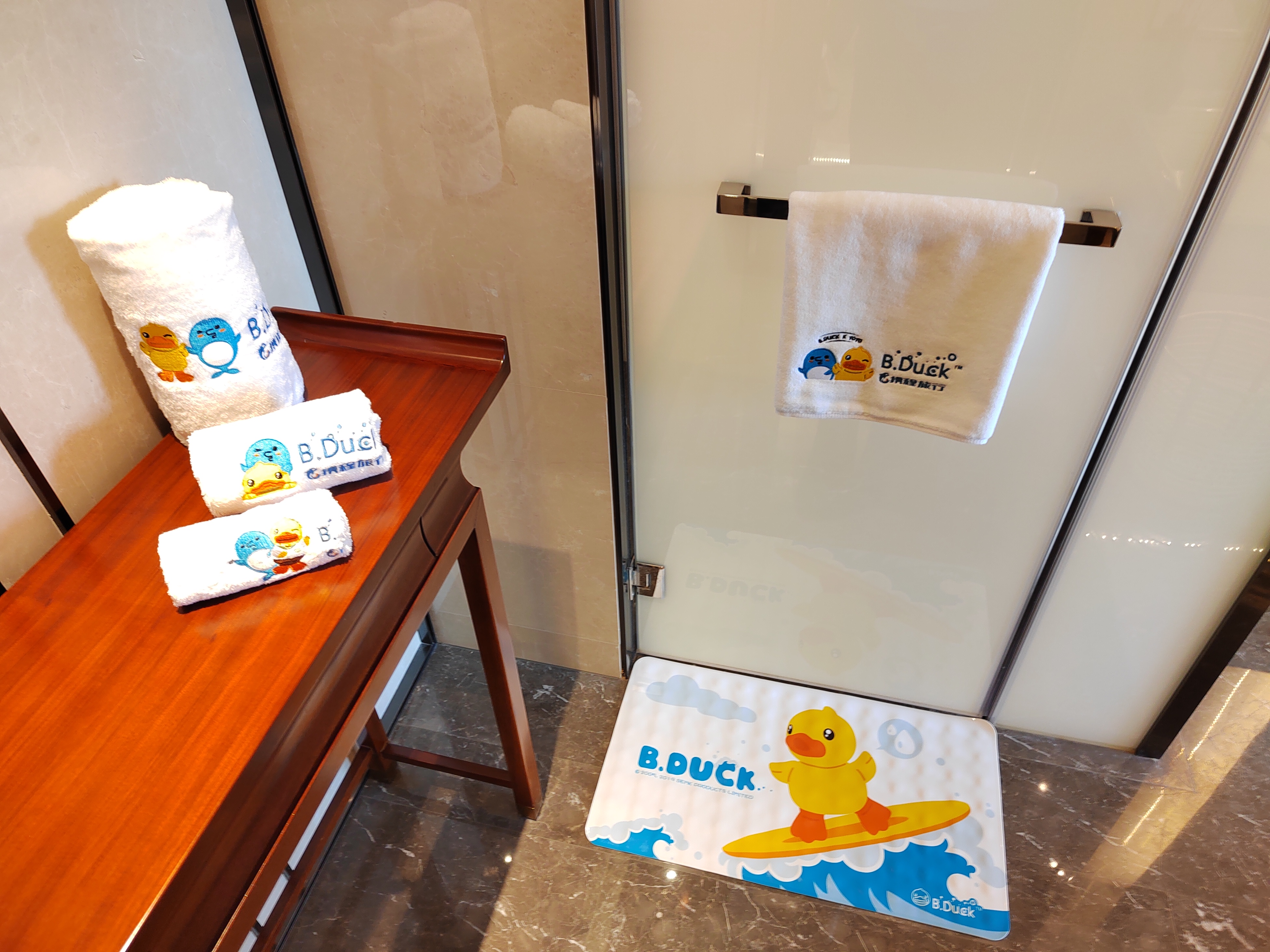 小黄鸭亲子主题房