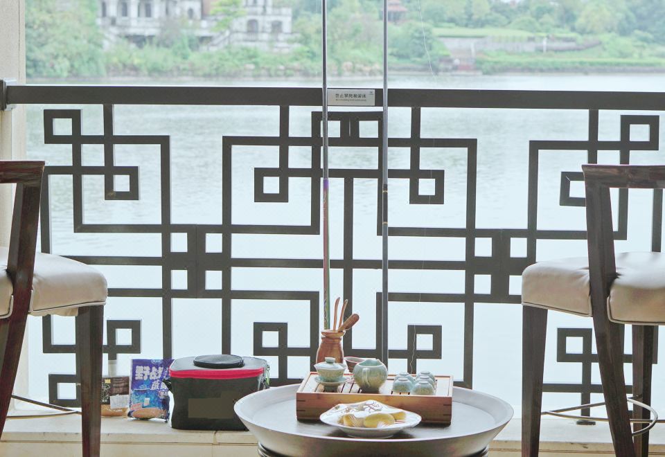 豪华全湖景垂钓大床房 | 带浴缸