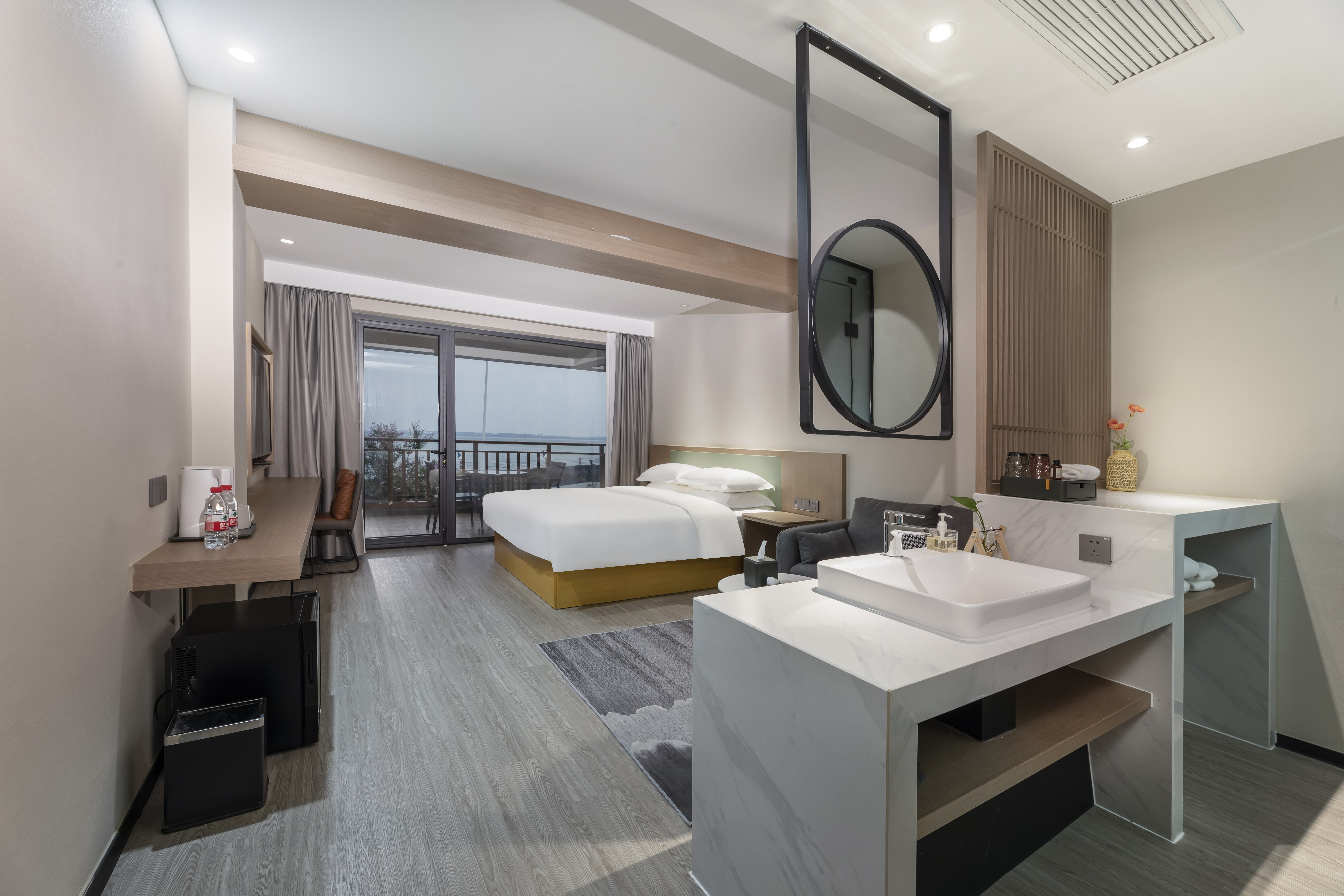 湖景豪华大床房A