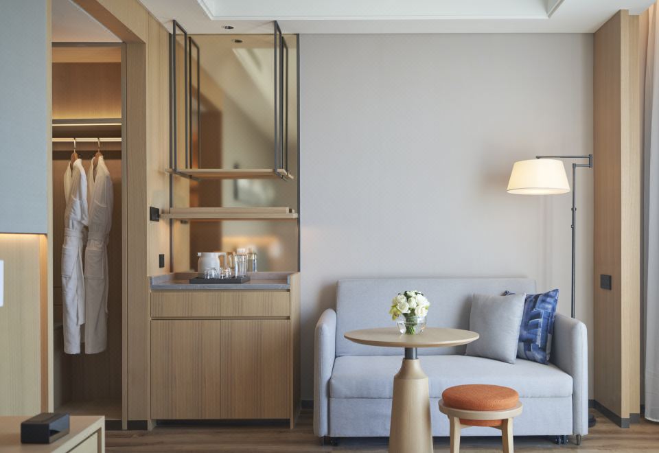 大床房（带梳化床）