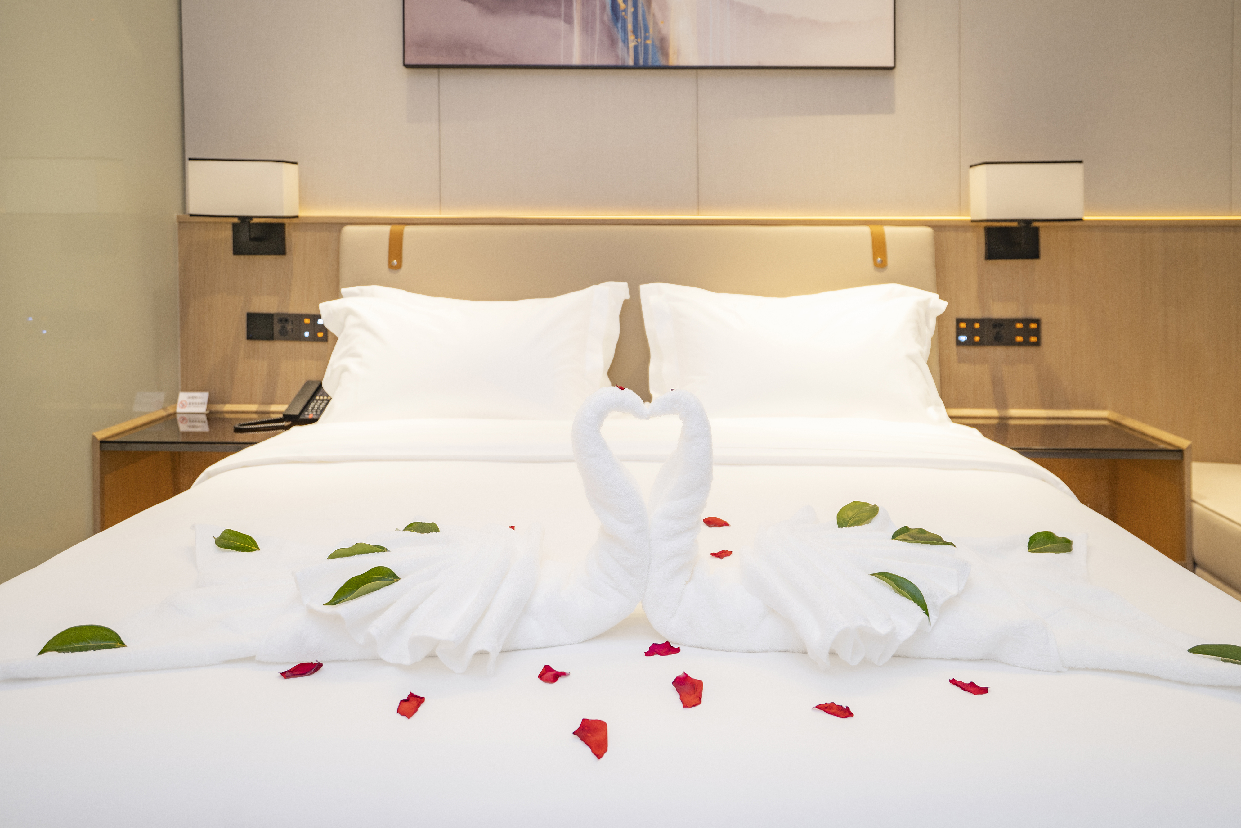 行政大床房【深睡舒眠床垫+舒睡羽绒被+现代简约沙发】