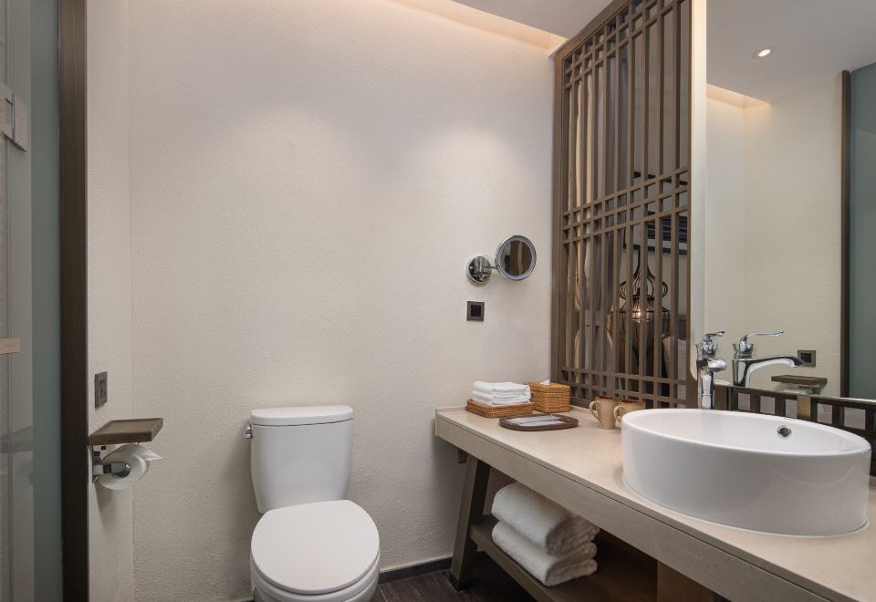 阳台高级豪华大床房