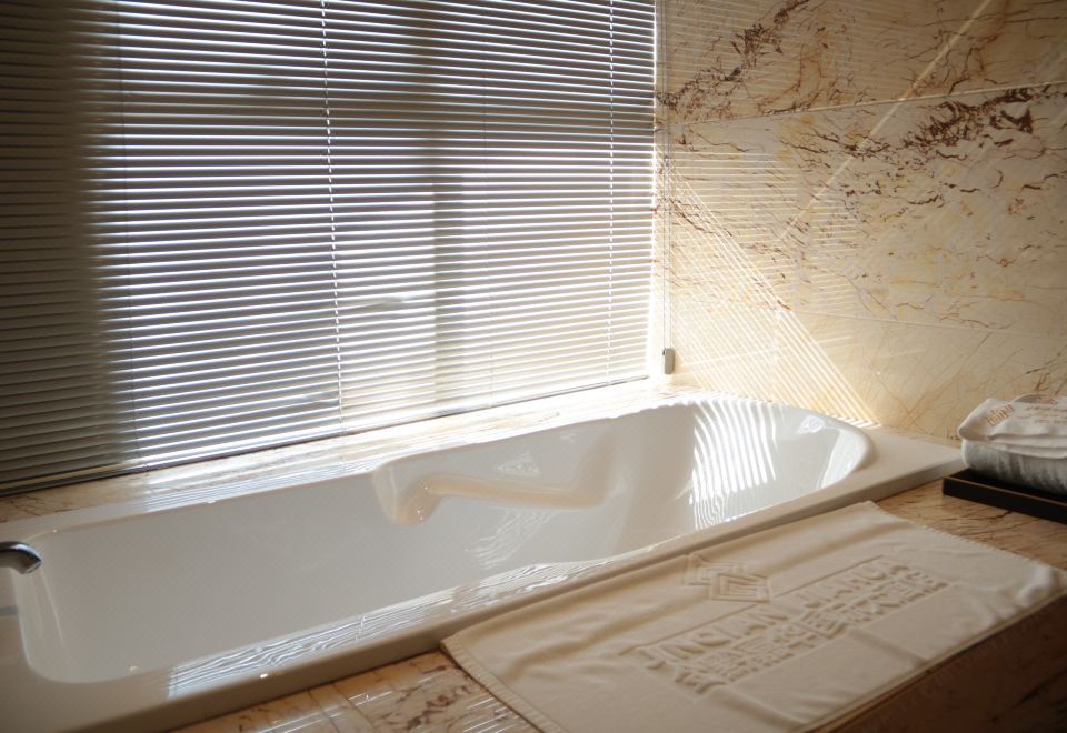 豪华商务大床房