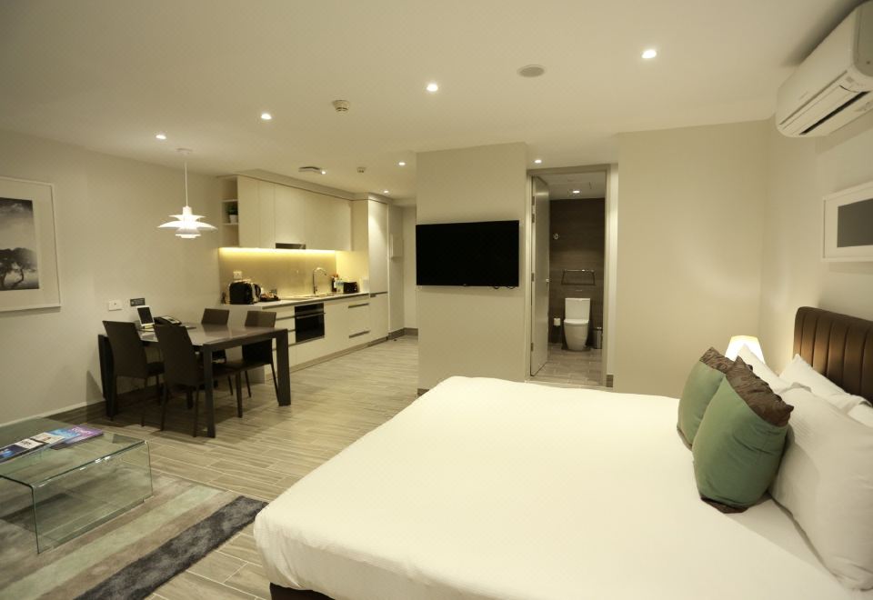 Studio Panoramic Suite