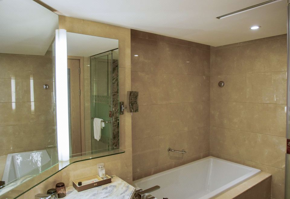 Gloria Grand Hotel JishouExecutive Queen Room