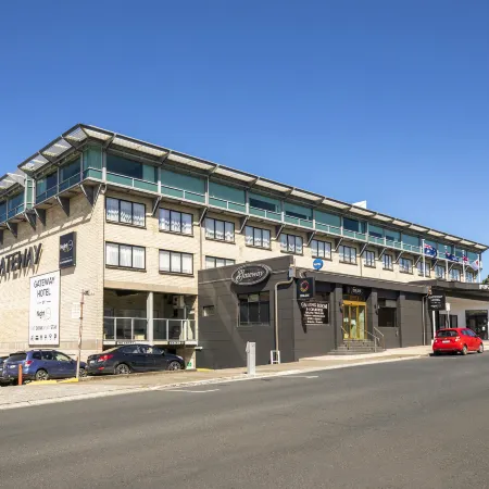 Nightelier Devonport Gateway Hotel