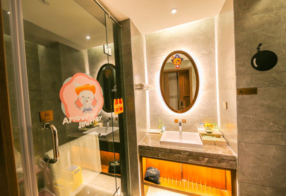 Baihualin Hot Spring Valley HotelPea Planet Theme Family Standard Room